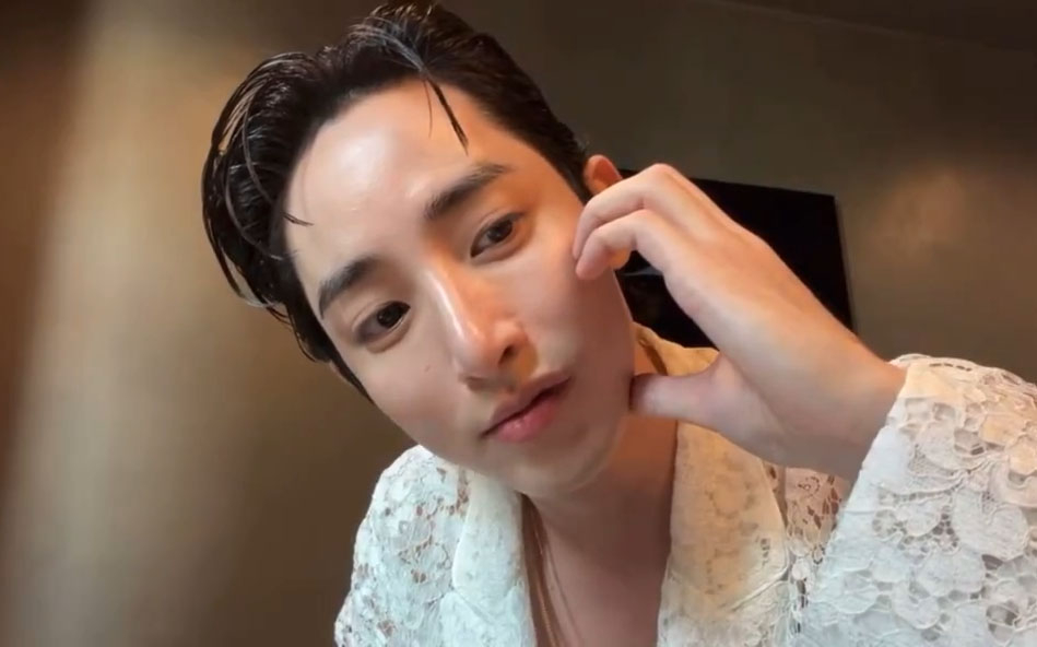 李洙赫比臉頰愛心給粉絲截圖