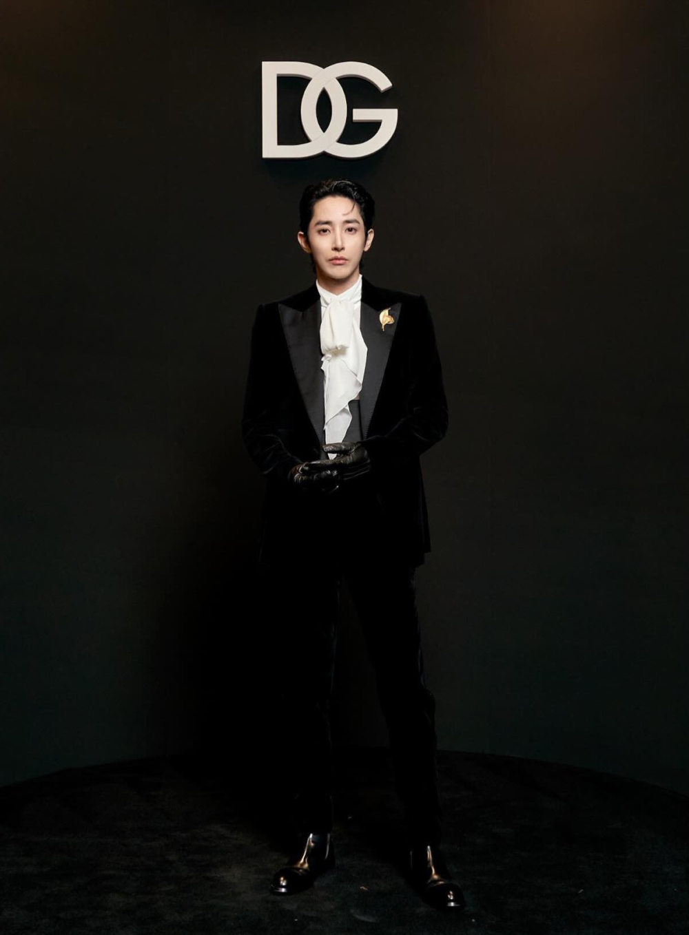 李洙赫出席時尚品牌D&G的2024秋冬大秀