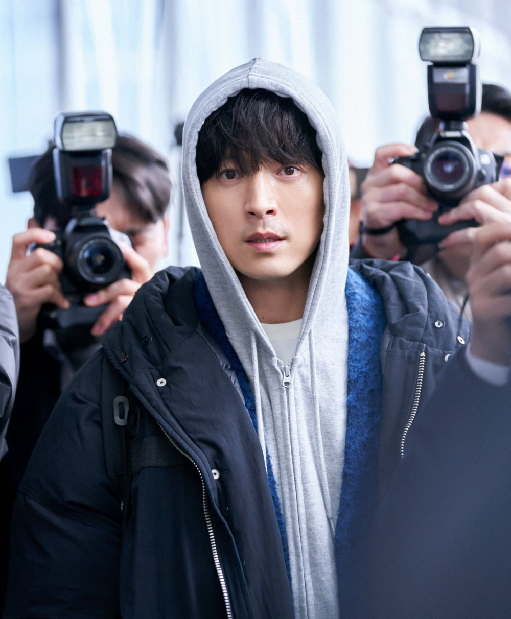 鄭成日飾演的是社會性為零的降落傘PD「韓道一」