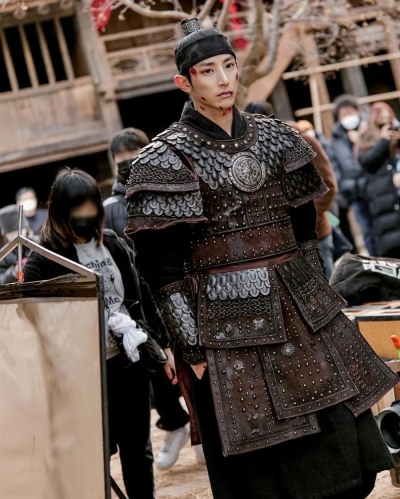 李洙赫飾演具有暴戾、卑鄙性情的王位繼承候選人三王子「高發岐」