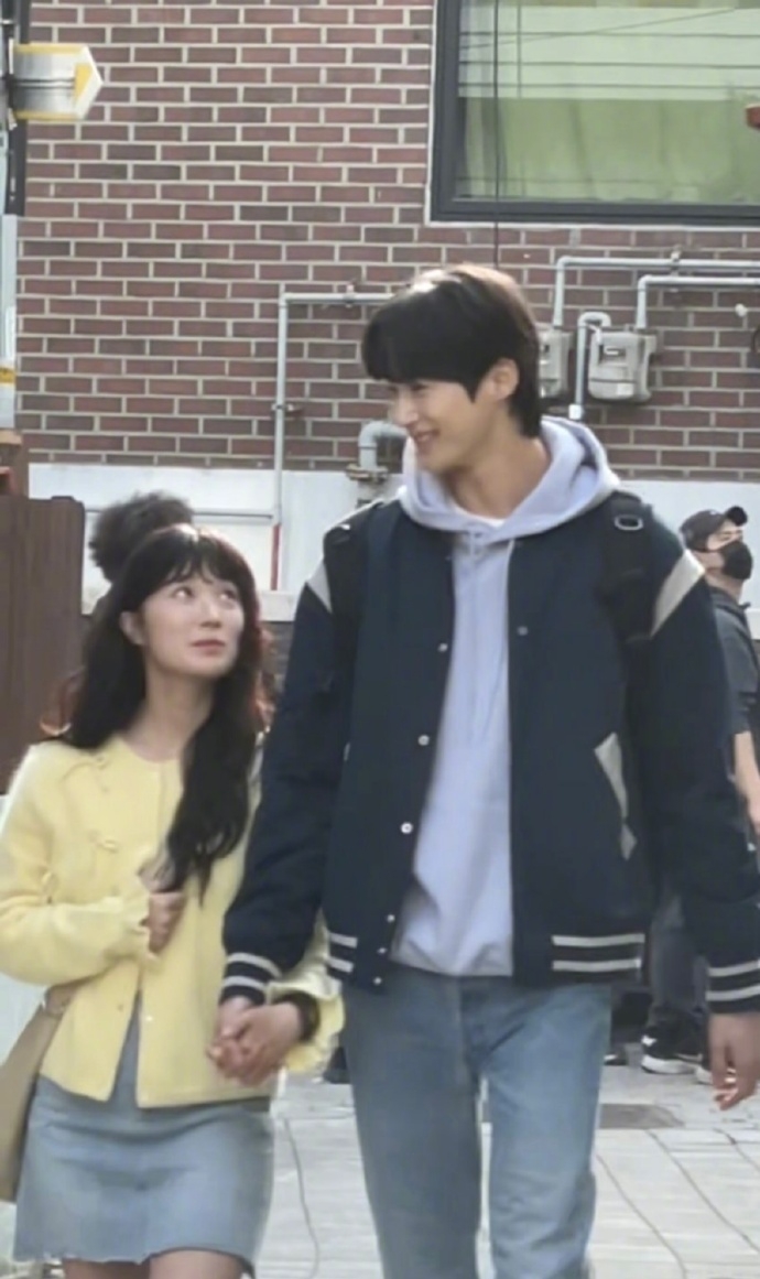 《背著善宰跑》路透照