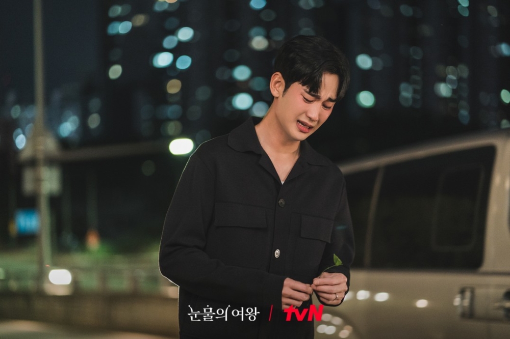 金秀賢飾演卑微的豪門贅婿白賢祐