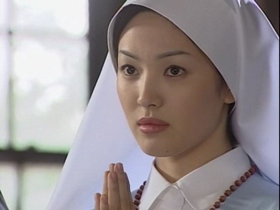 宋慧喬飾演以頑強的意志和無所顧忌的行動拯救少年的修女