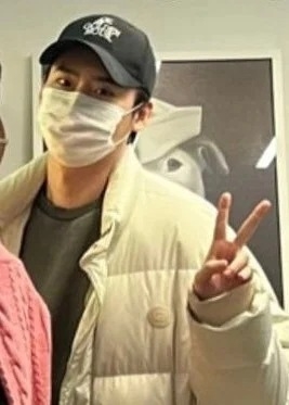 李鍾碩買了周邊棒球帽