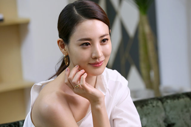 秀賢飾演福貴柱的姐姐「福東喜」