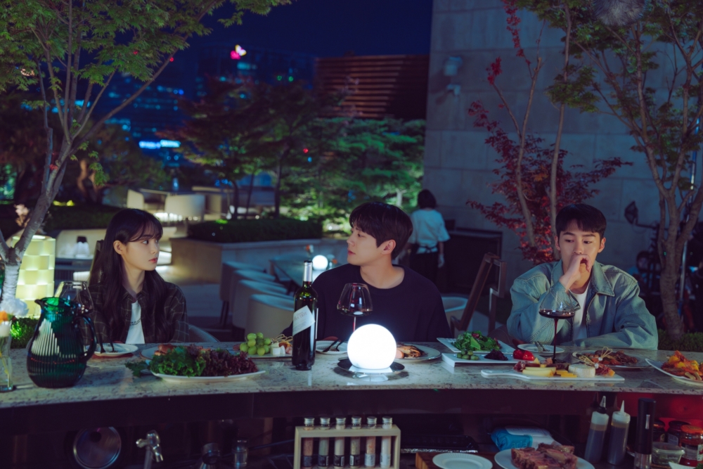 3人同病相憐，對於向上爬都有著強烈的欲望。