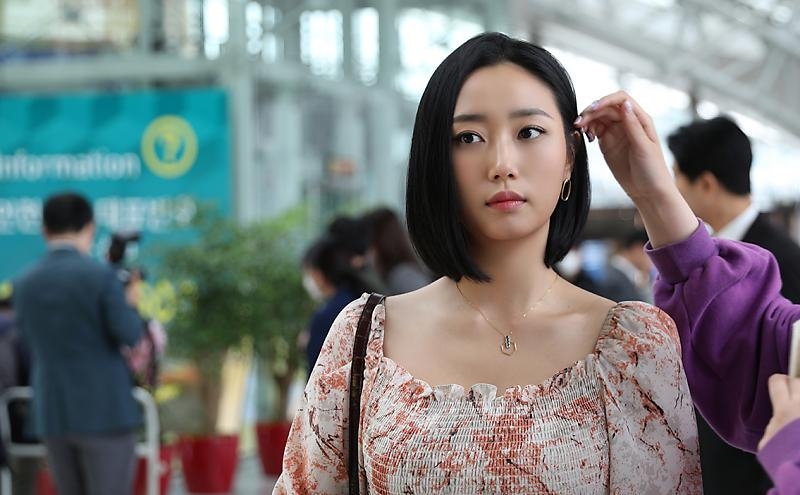 柳亞伯則將飾演「格蕾絲」