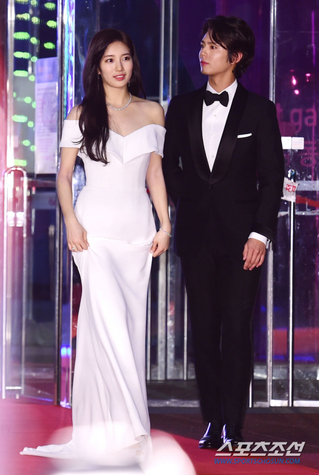 朴寶劍與秀智多次搭檔在頒獎典禮擔任MC