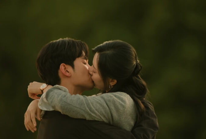 《淚之女王》剛好播出吻戲