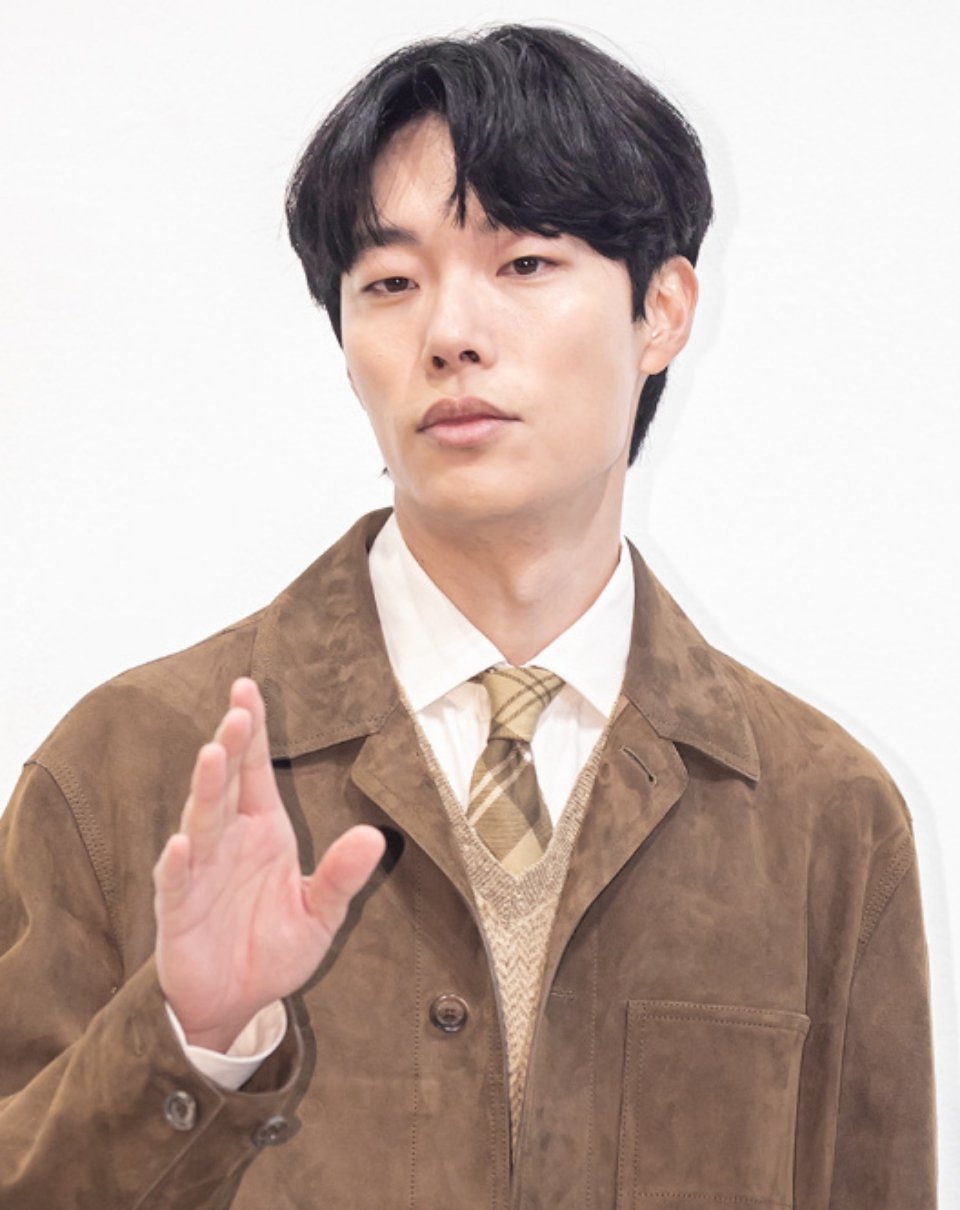 柳俊烈戀情風波後首度公開亮相