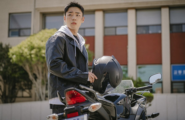 李敏載飾演都振宇