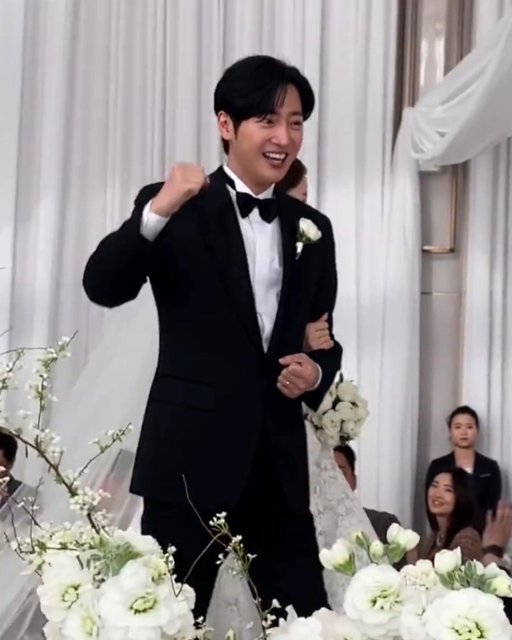 李相燁24日與圈外女友舉行了婚禮
