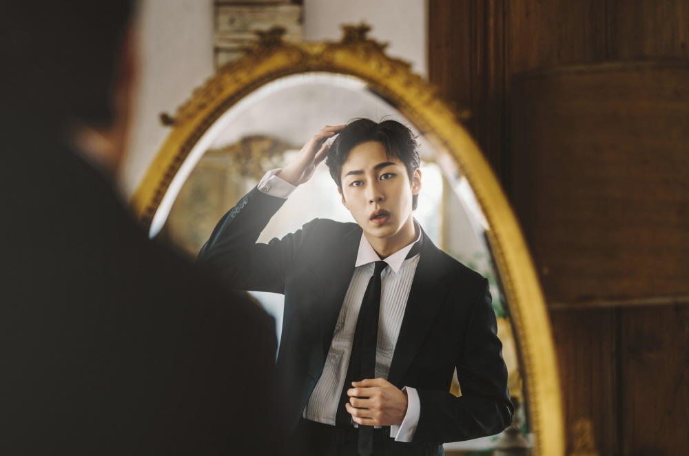 李宰旭無名時期作為模特拍攝婚紗照