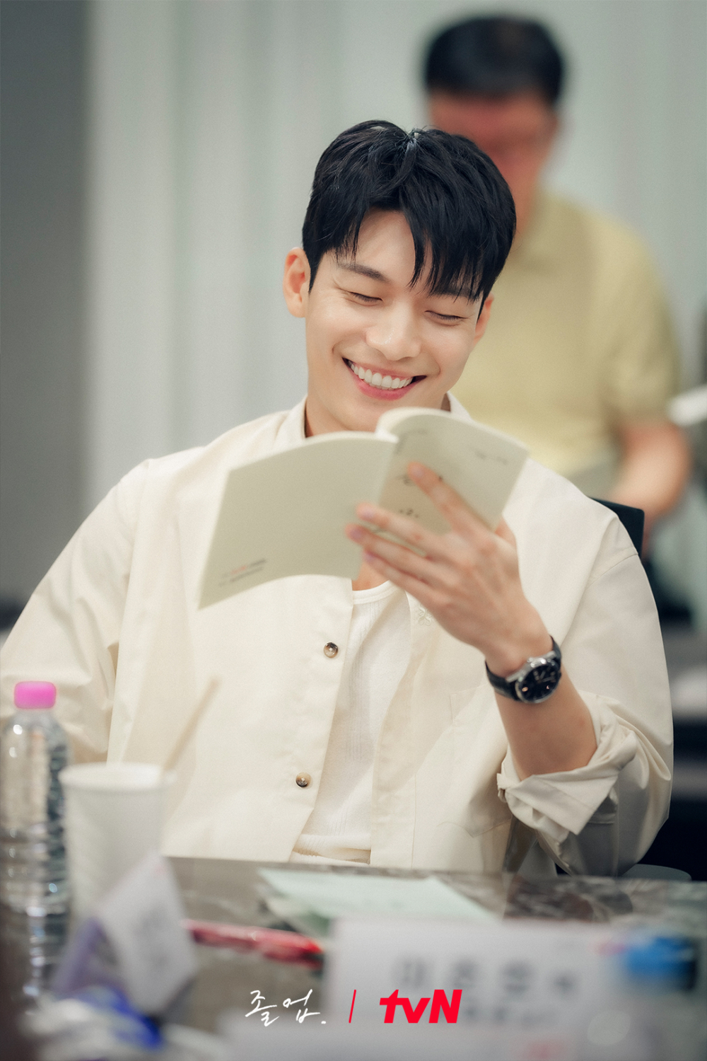 魏河俊飾演攪亂恩師惠珍日常生活的新任講師「李俊浩」