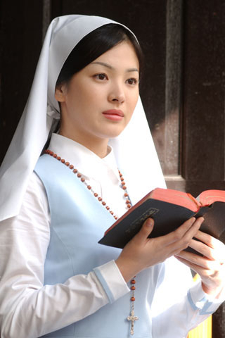 宋慧喬飾演尤妮婭修女