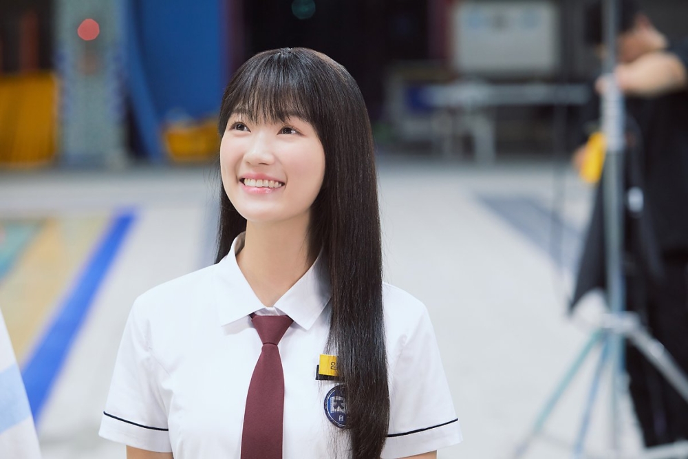 金惠奫在劇中飾演的是為了救活自己最愛的頂級明星柳善宰而回到過去的熱血粉絲「任率」