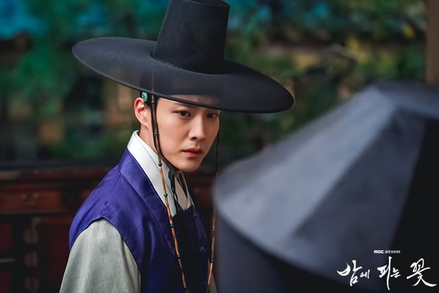 《夜晚盛開的花》