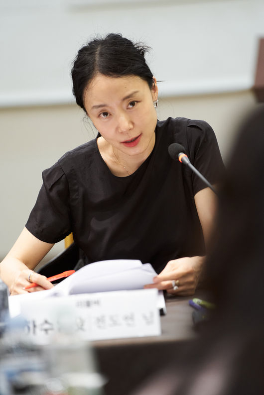 全度妍飾演前職警察「秀英」