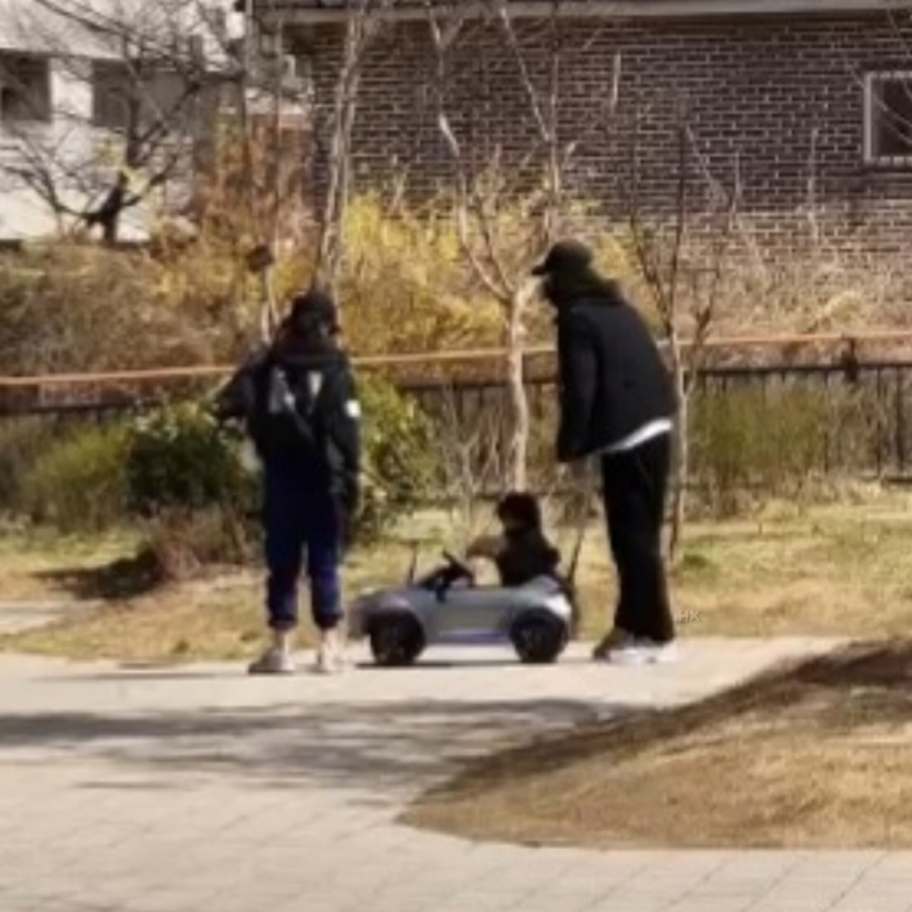 玄彬、孫藝真以及兒子甜豆同框照片