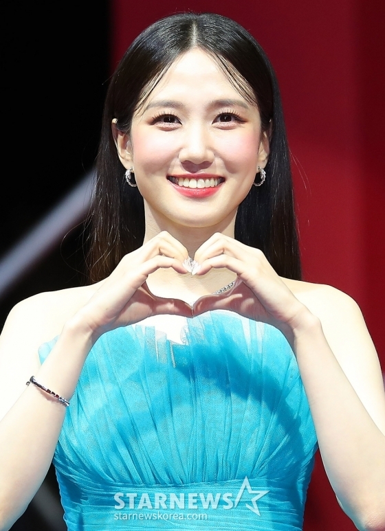 有望出演《非常律師禹英禑》導演的新作《B-Team》