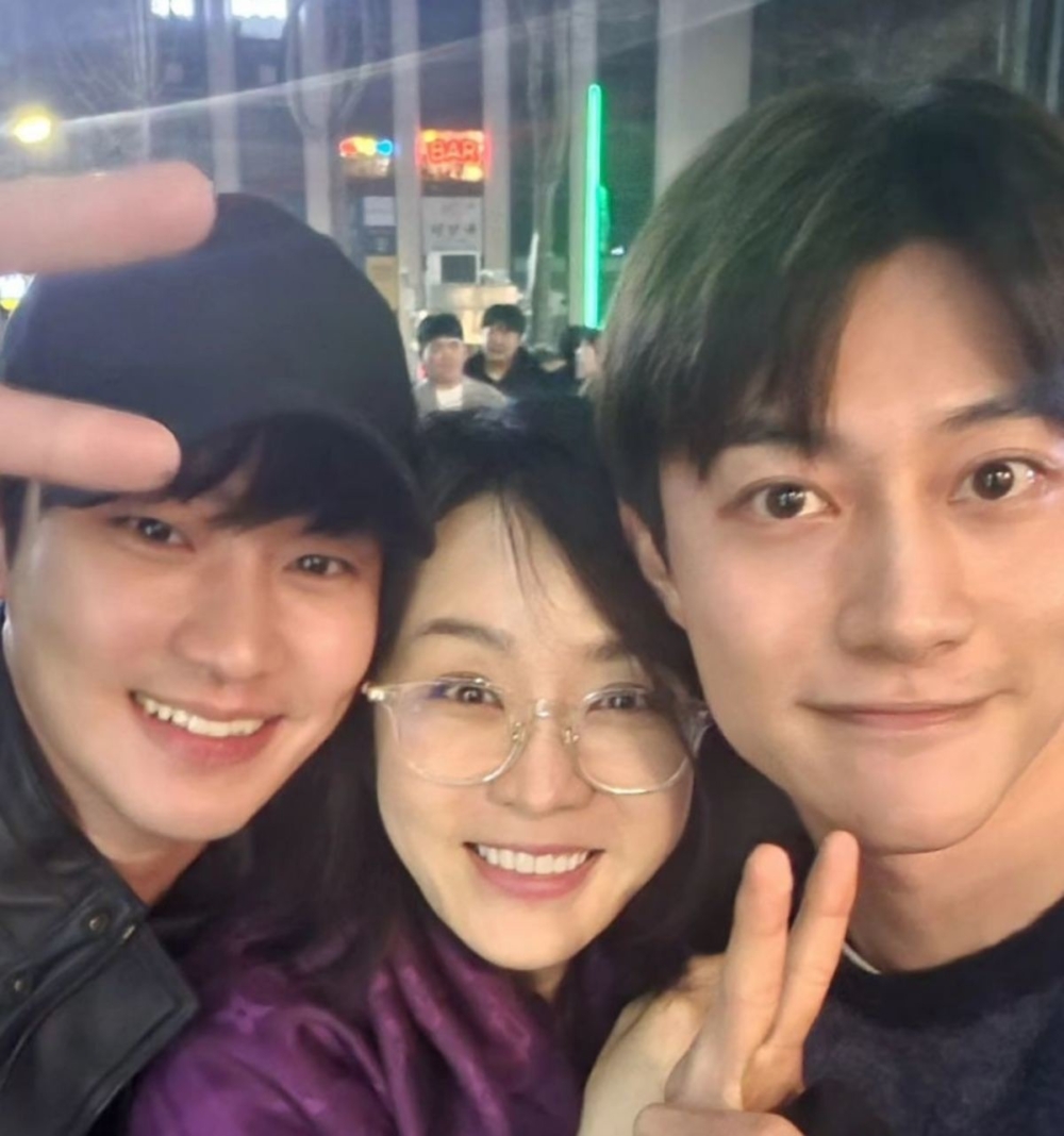 左金秀賢,右郭東延