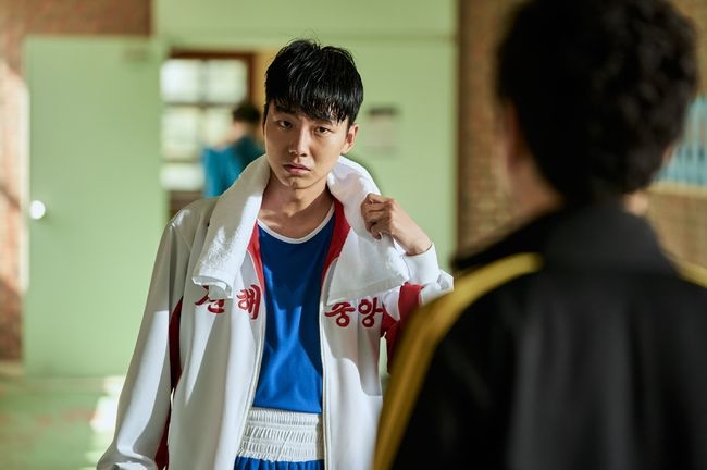 成愉頻飾演天才小提琴家「徐東河」