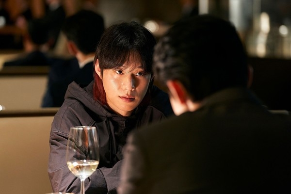 金聖喆飾演年輕牧師「成俊宇」