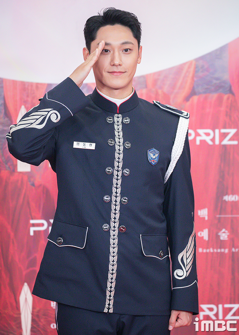 李到晛穿軍裝出席百想