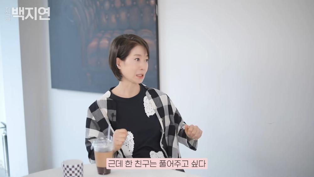 其中一個綁匪想放了她，但前提是給兩張信用卡，並且不檢舉