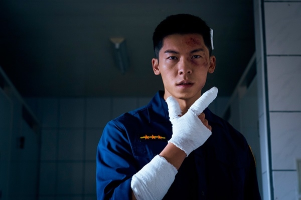 許光漢飾演殺手「坤／Mr.Smile」