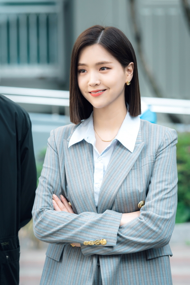 金恩智飾演「鄭元音」