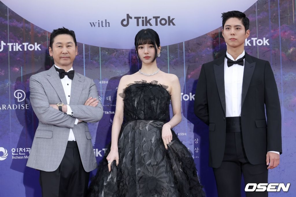 本屆主持人依舊由申東燁、秀智、朴寶劍擔任