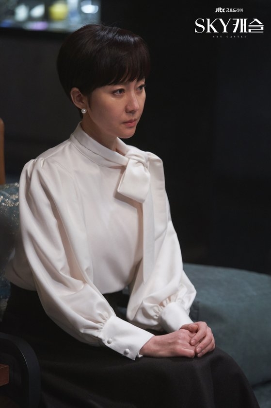 廉晶雅飾演市長「安明子」