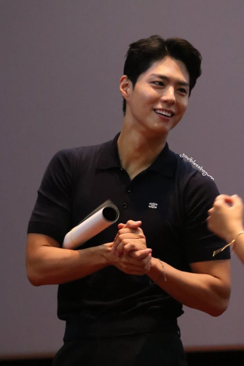 朴寶劍手臂肌也很驚人