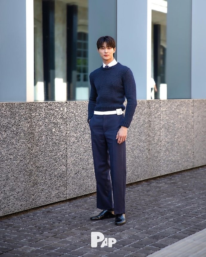 邊佑錫出席在義大利米蘭舉行的PRADA 2025春夏男裝大秀