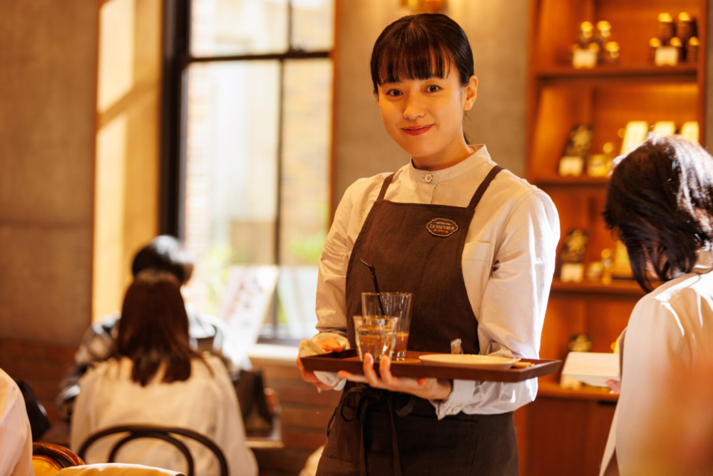 韓孝周飾演「李荷娜」