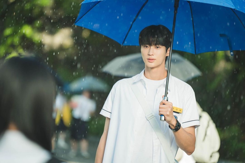 邊佑錫因主演《背著善宰跑》而收穫超高人氣