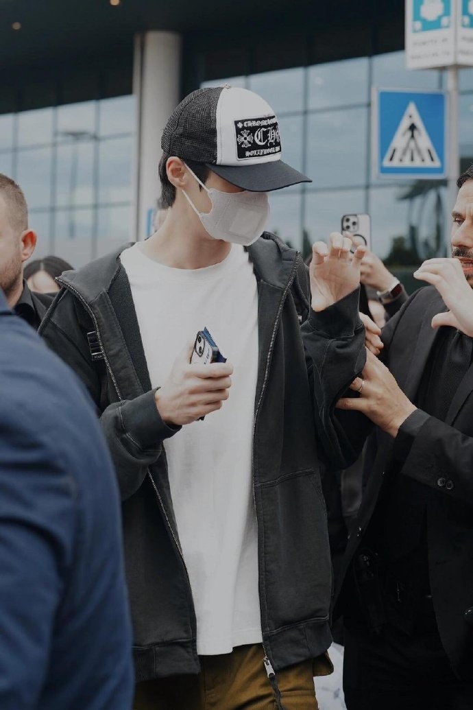 邊佑錫與粉絲比心被保全阻止