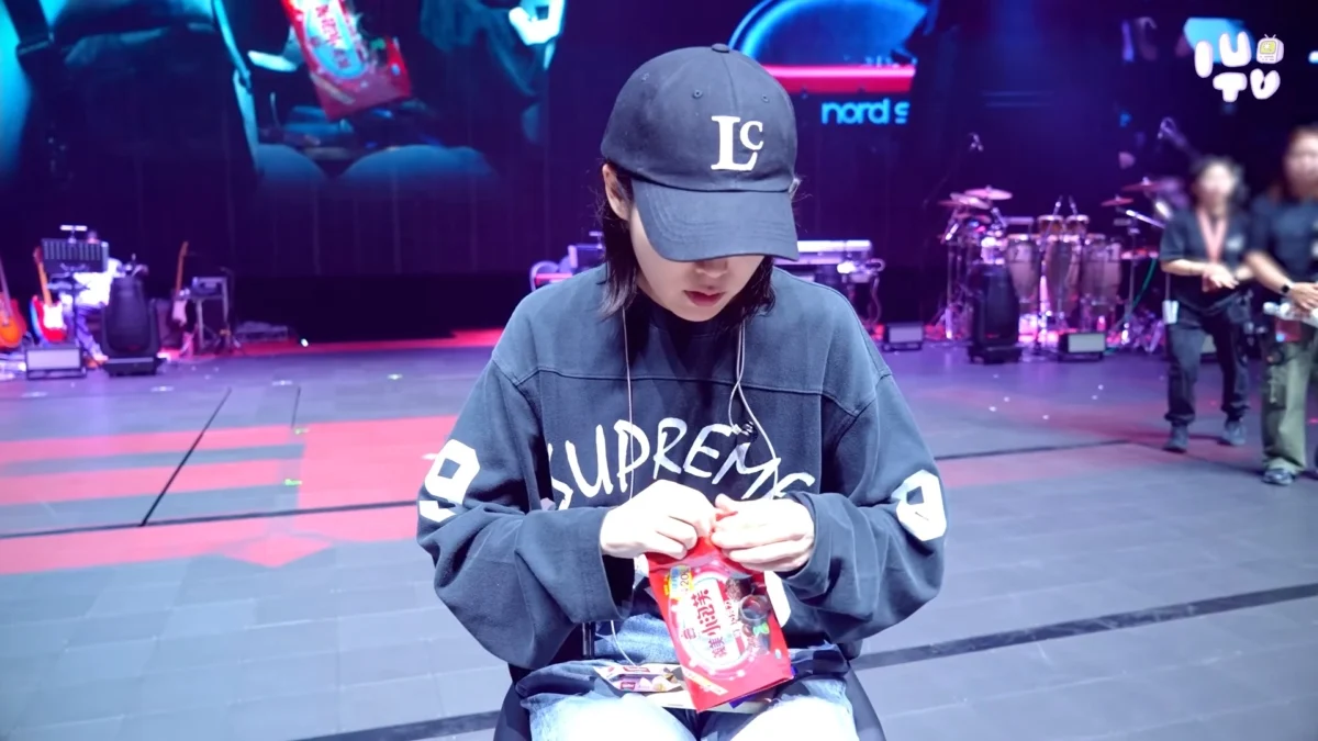 IU吃義美小泡芙