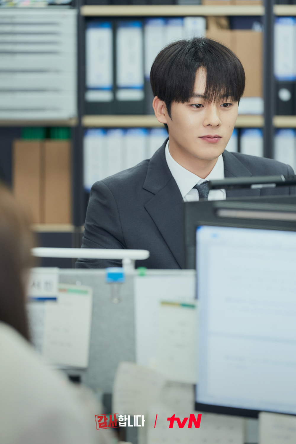 李正河飾演JU建設監查組新職員「具韓秀」