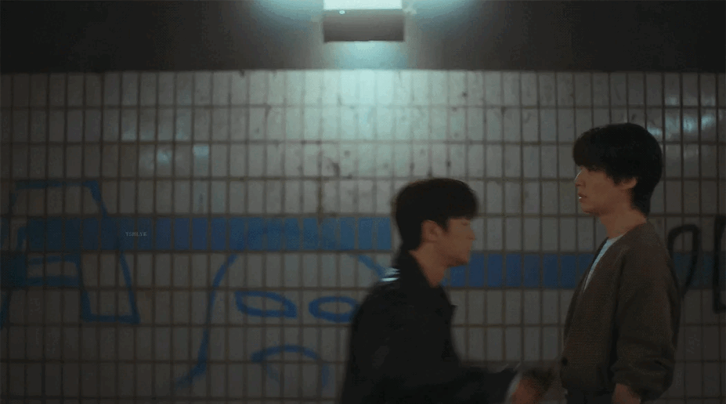 身高180cm的徐仁國需要踮脚抱安宰賢