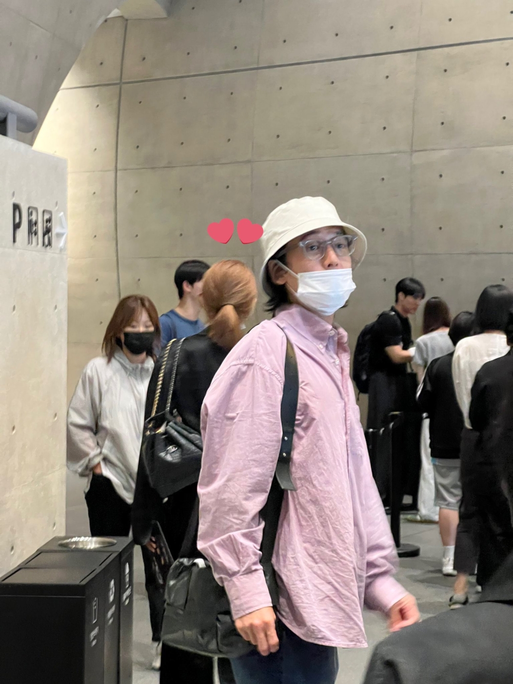 再被網友目擊一起去看全度妍的話劇