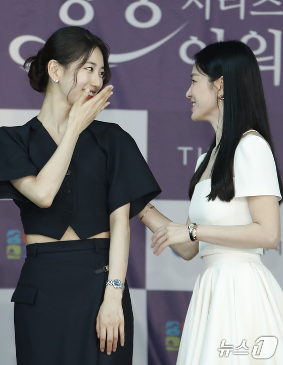 出席青龍系列大獎的手印活動