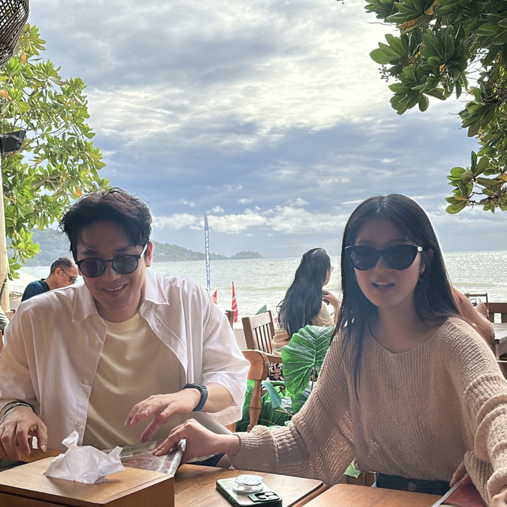 許亨圭上傳與金惠奫的合照