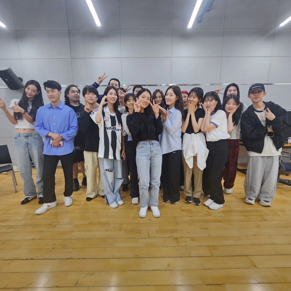 金惠奫與學弟妹們合影