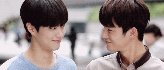 看看弟弟笑得有多開心XD