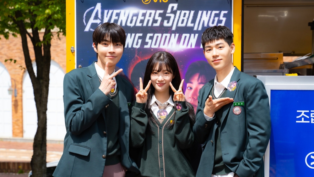 黃寅燁、鄭彩娟、裴賢聖片場合照