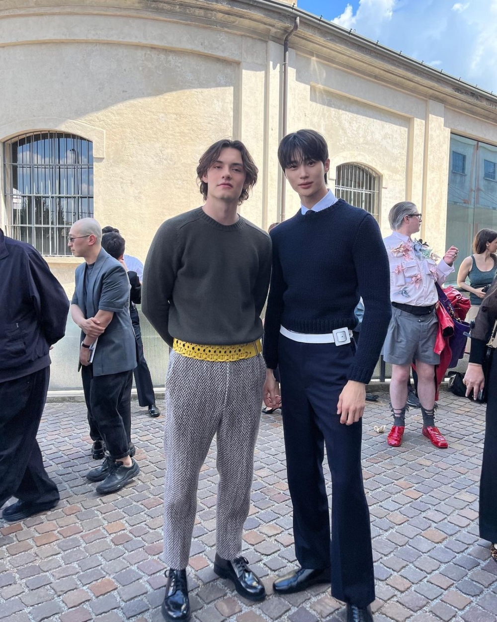 邊佑錫與Louis Partridge