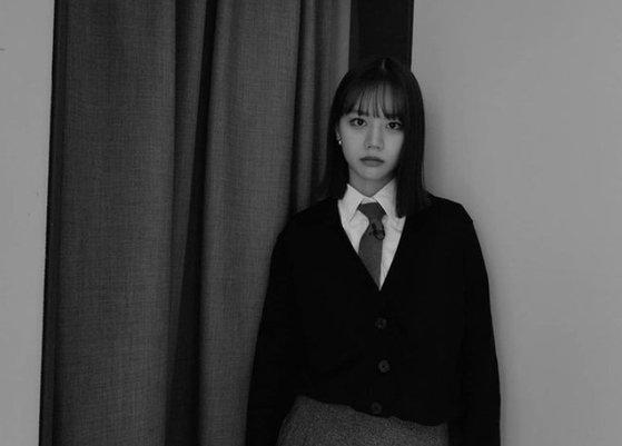 惠利將飾演彩花女高唯一的實權人物「柳在伊」