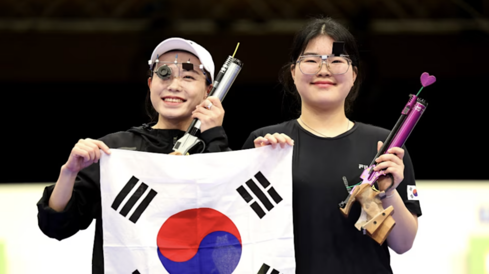 韓國射擊選手吳藝珍與金藝智在巴黎奧運會上奪一金一銀